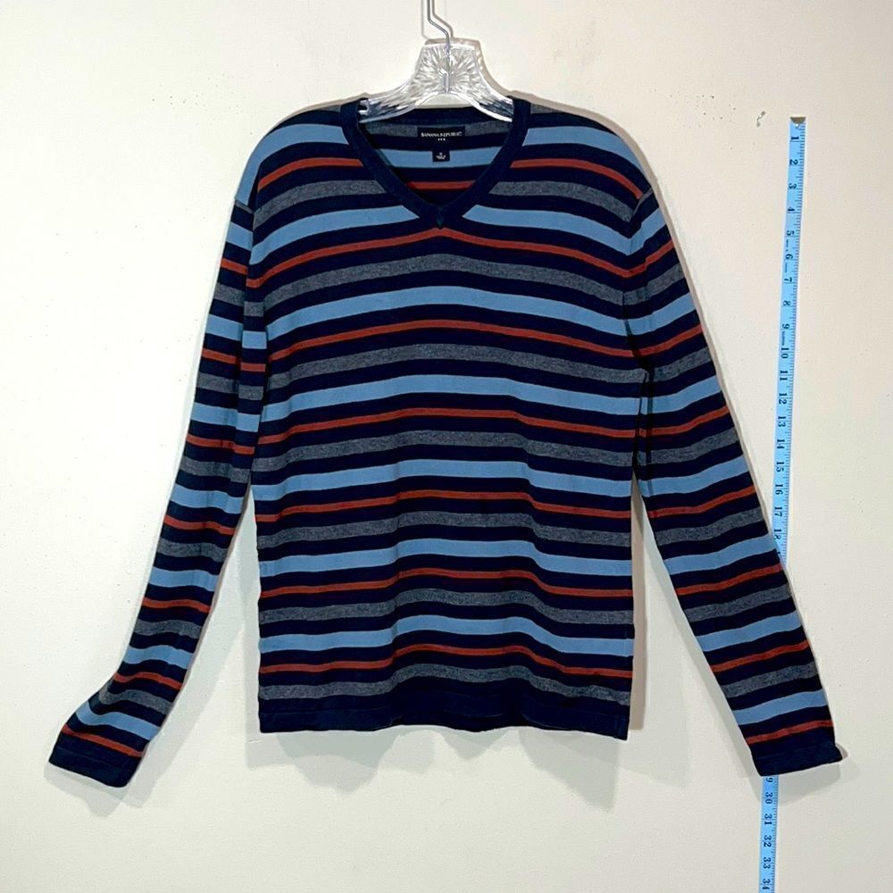 Banana Republic Striped Long Sleeve V-Neck Shirt. Size Medium.